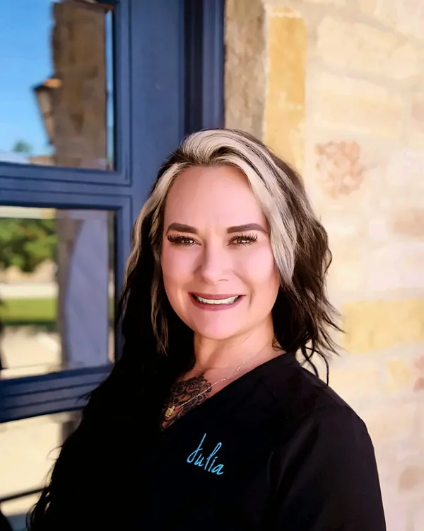 Julia McKee, asistente dental registrada